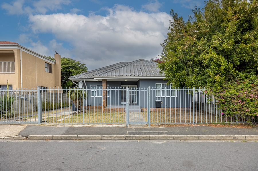 3 Bedroom Property for Sale in Oakdale Western Cape